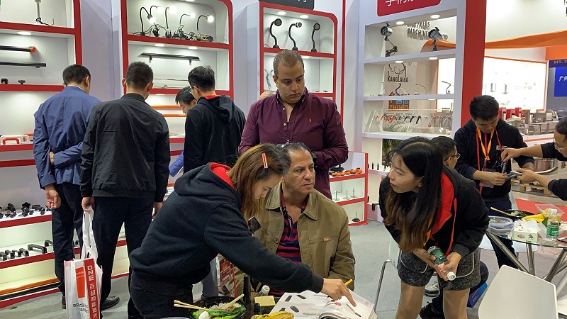 歐拓拉手廠家專(zhuān)業(yè)生產(chǎn)拉手,內(nèi)波紋手輪,背波紋手輪,橢圓拉手,膠木拉手,方形拉手